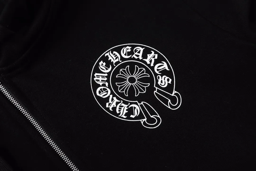 Q30—P230 -Chrome Hearts/Chrome Hearts printed zipper sweatshirt cardigan jacket -420 grams of high-density, high-quality wool, soft, delicate and skin-friendly, soft and silky to the touch, warm and skin-friendly -The hardware and zipper accessories are all customized and full of details -Colour: black -Size: S M L XL